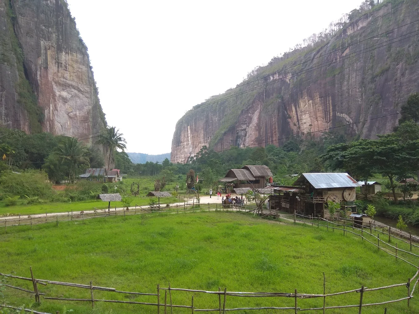 hipwee-Tempat wisata di Payakumbuh Lembah Harau