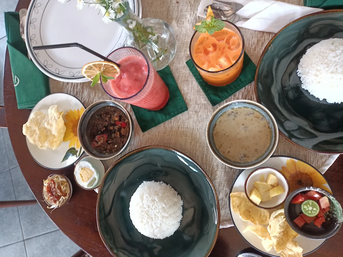 hipwee- Tempat bukber di Garut Restorasa