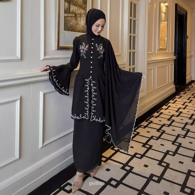 8 Baju Kurung Payet yang Bikin Kamu Jadi Pusat Perhatian di Setiap Acara 12