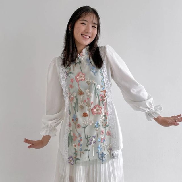 9 Tunik Lebaran yang Desain dan Bahannya Bagus Banget! 12