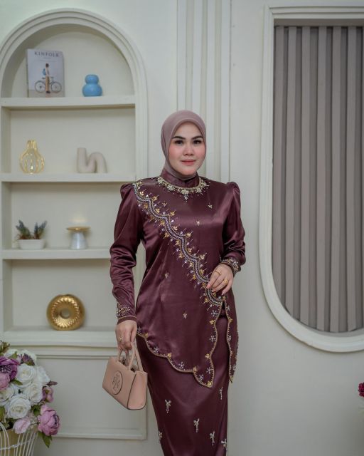 8 Baju Kurung Payet yang Bikin Kamu Jadi Pusat Perhatian di Setiap Acara 10