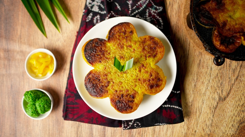 10 Oleh-Oleh Khas Banjarmasin yang Layak Kamu Bawa Pulang 11 hipwee-oleh-oleh khas banjar bingka banjar