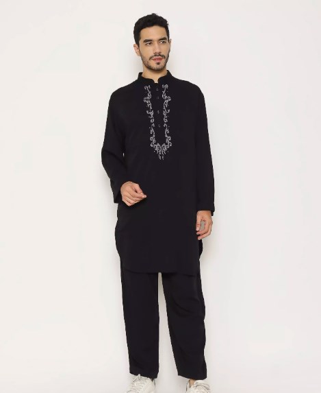 7 Baju Lebaran Pria Keren untuk Tampil Menawan di Hari Raya 12 outfit monokrom