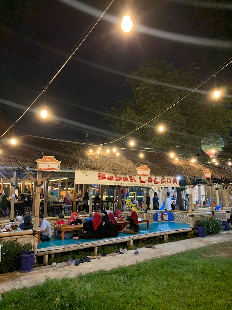 hipwee-rekomendasi tempat bukber Bekasi Waroeng Makan Bebek Lalada