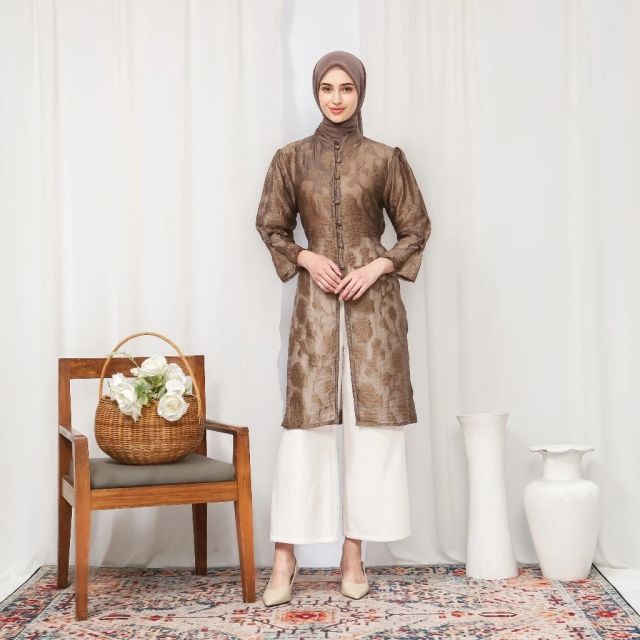 9 Tunik Lebaran yang Desain dan Bahannya Bagus Banget! 10