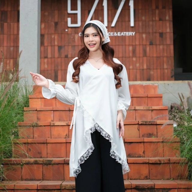 9 Tunik Lebaran yang Desain dan Bahannya Bagus Banget! 13
