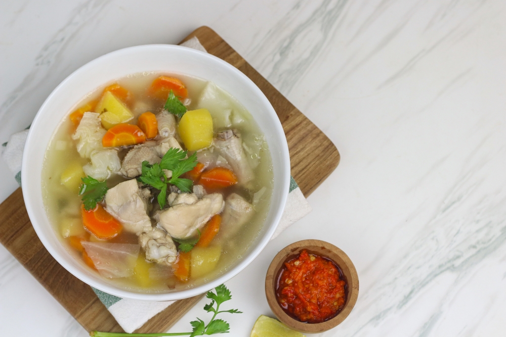 10 Menu Halal Bihalal yang Bikin Suasana Lebaran Makin Hangat 16 Sop,Ayam,Or,Chicken,Vegetables,Soup,,Indonesian,Popular,Chicken,Soup