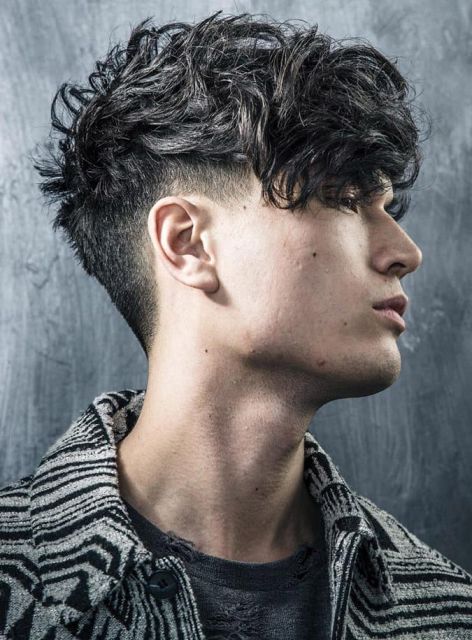 9 Style Rambut Ikal Pria yang Terlihat Kece dan Maskulin 13