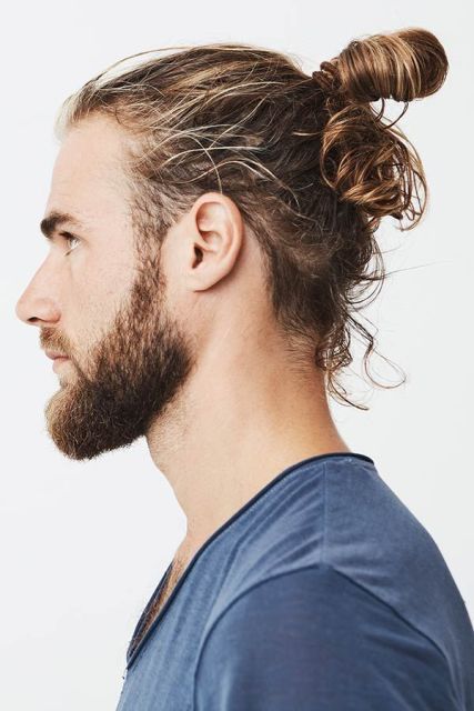 9 Style Rambut Ikal Pria yang Terlihat Kece dan Maskulin 17