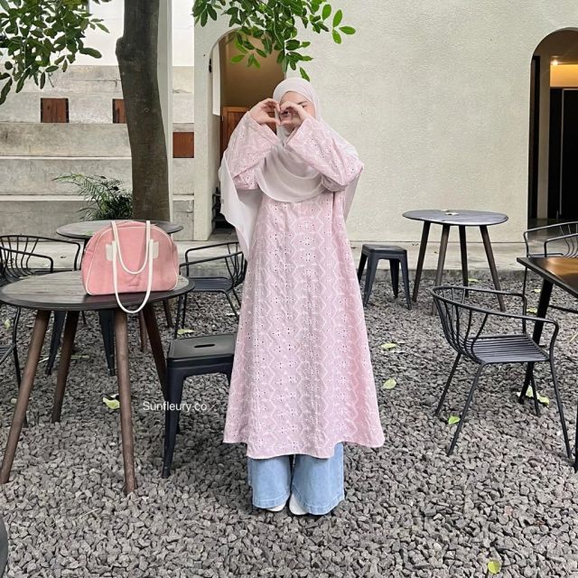 7 Outfit Halal Bihalal yang Nggak Bikin Gerah, Tapi Stylish 13
