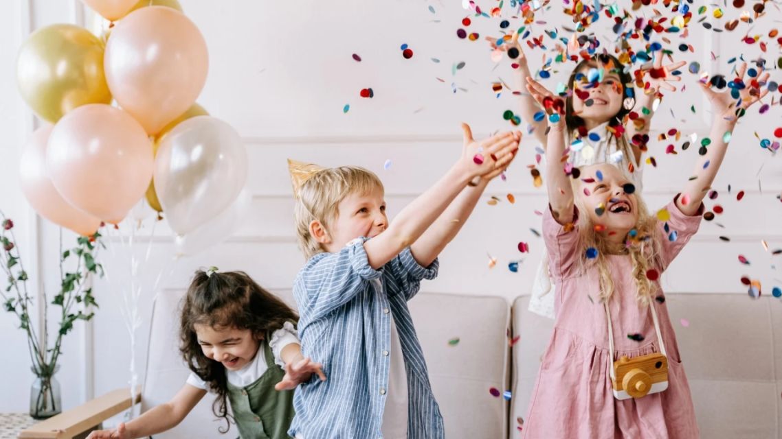 9 Ide THR Lebaran untuk Anak yang Kreatif, Unik, dan Mudah Ditiru 14 Balon Surprise Berisi THR