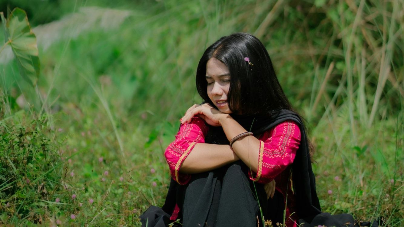 7 Tanda Situationship Ini Bikin Kamu Bertanya: Nyaman Tanpa Status, atau Cuma Nyaman Bohongi Diri Sendiri? 9 hipwee-Situationship
