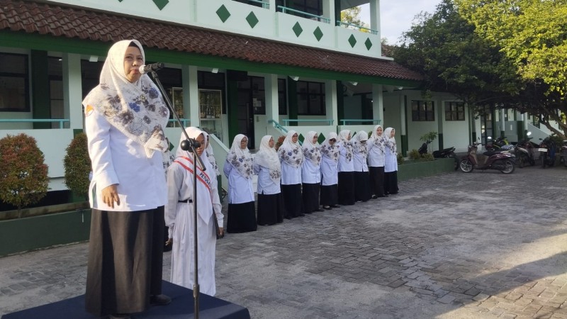 5 Contoh Sambutan Pembina Upacara Hari Senin yang Singkat dan Padat 6 hipwee-Sambutan Pembina Upacara Hari Senin
