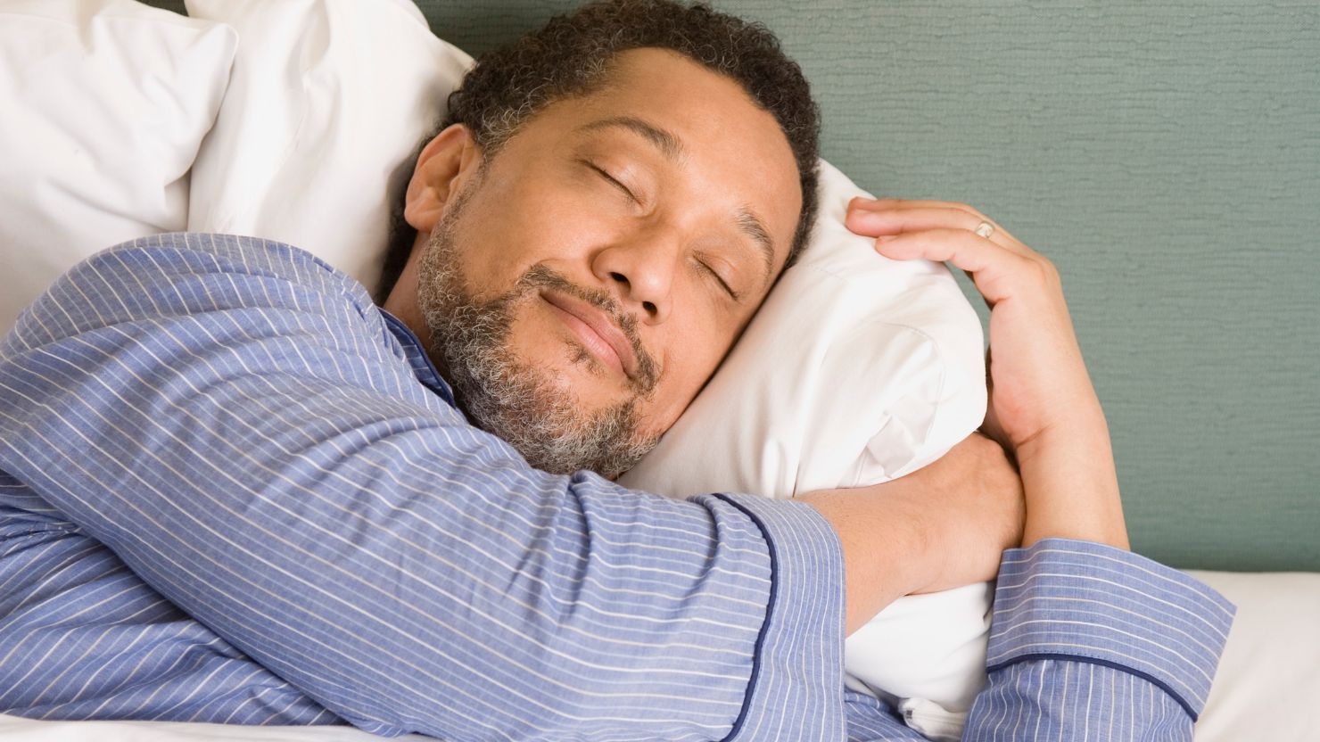 5 Cara Detoks Setelah Lebaran, Biar Badan Kembali Bugar 10 hipwee-Detoks setelah lebaran tidur yang cukup