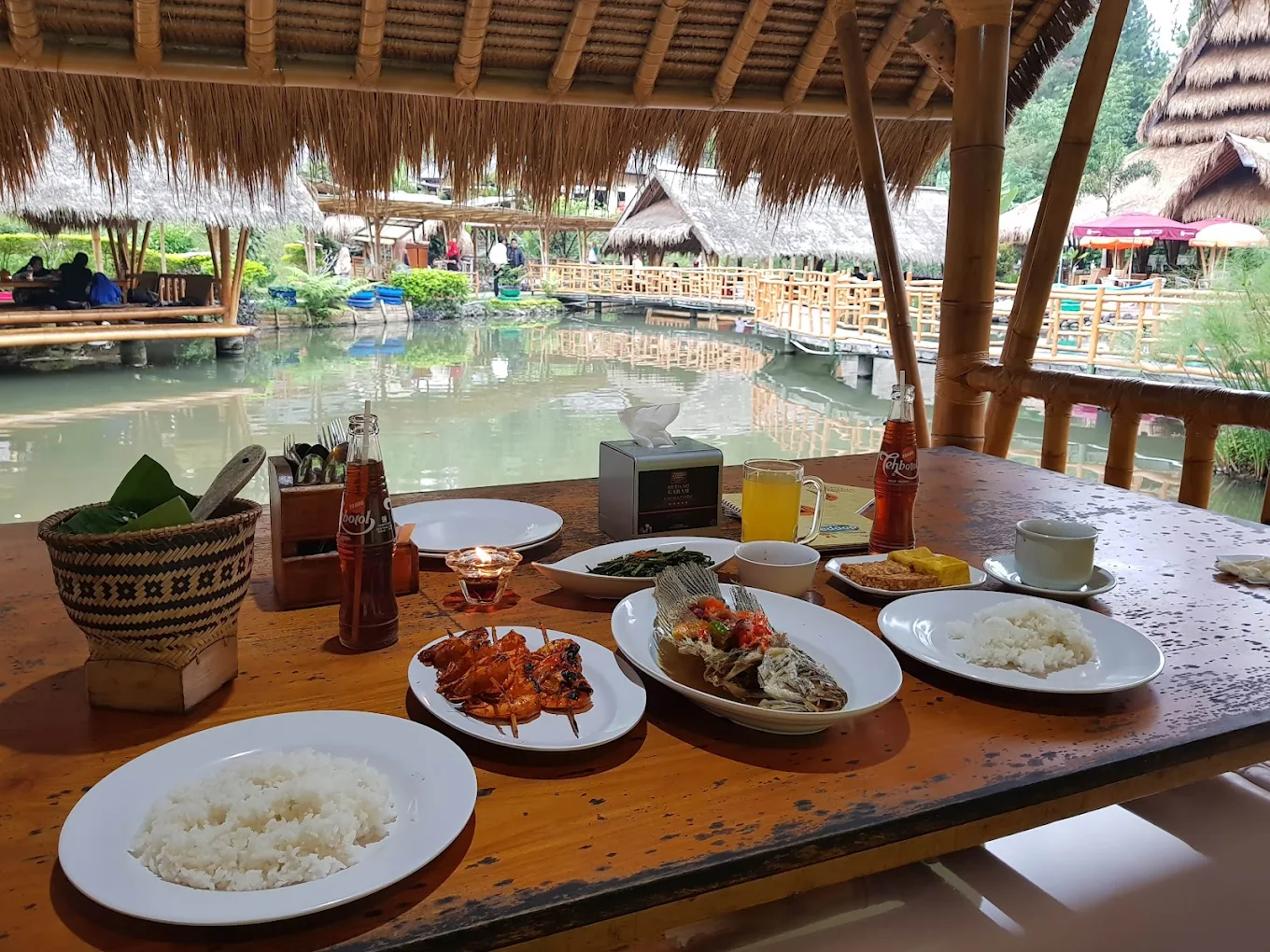 hipwee-Gubung makan mang Engking Lembang Credit photo Hafiedz Ridho