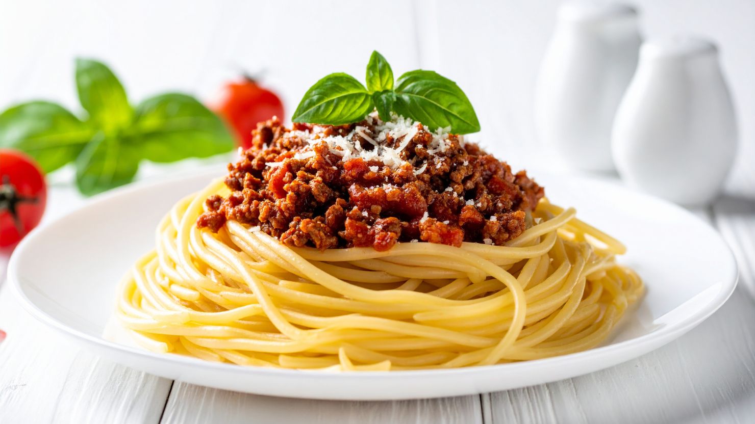 5 Resep Olahan Daging Giling yang Praktis, Enak, dan Nggak Bikin Bosan 7 hipwee-Olahan daging giling spaghetti bolognese