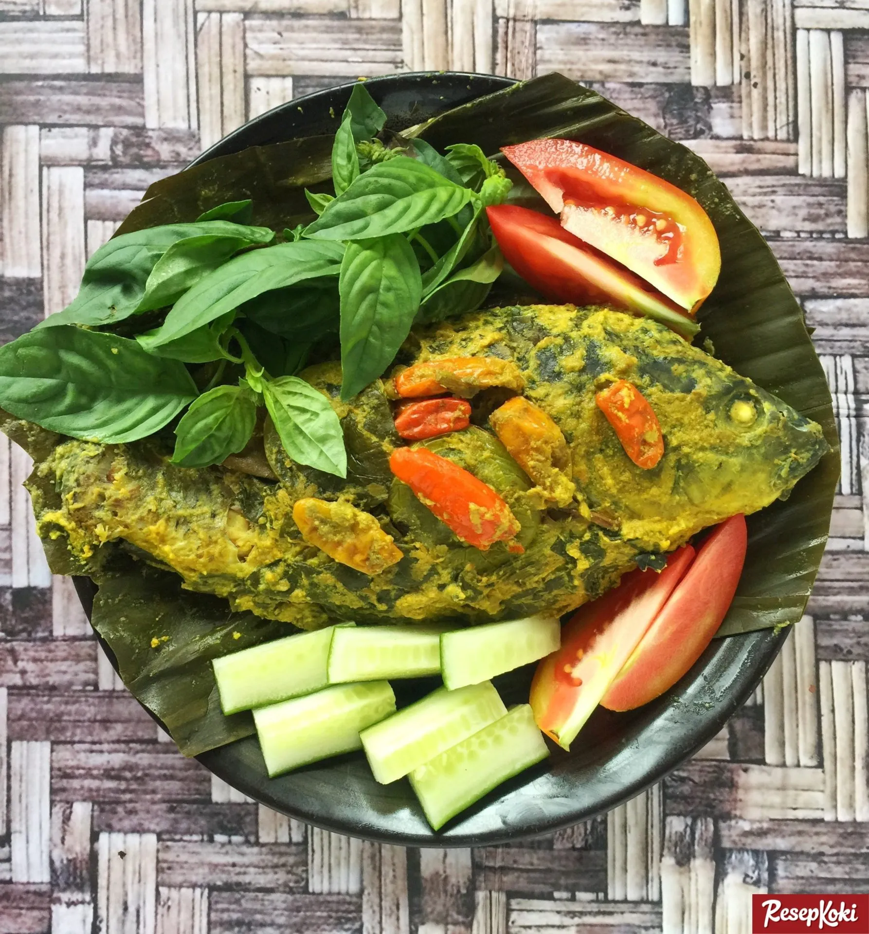 5 Resep Olahan Ikan Mas yang Bikin Makan Nggak Sekadar Kenyang, Tapi Juga Nagih 6 hipwee-Resep-olahan-Ikan-Mas-Sunda