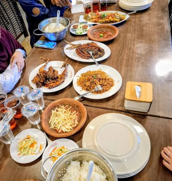 hipwee-Resto keluarga Surabaya Ayam Bakar Primarasa Ahmad Yani