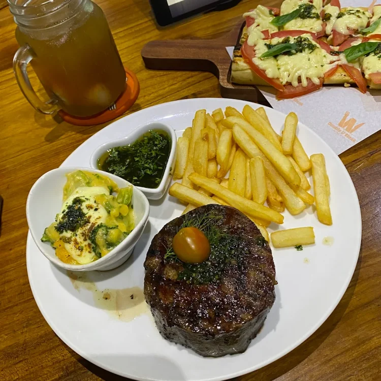 hipwee-Resto keluarga di Bekasi Double U Steak by Chef Widhi