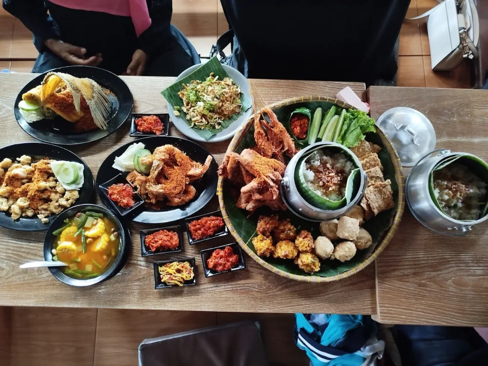 hipwee-Resto keluarga di Bekasi Kampung Kecil Jatibening