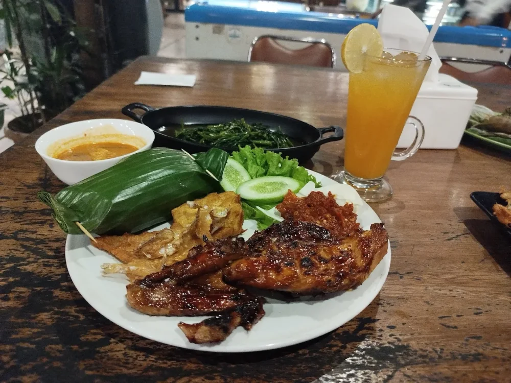 hipwee-Resto keluarga di Jakarta Barat Kampung Makan Joglo 21
