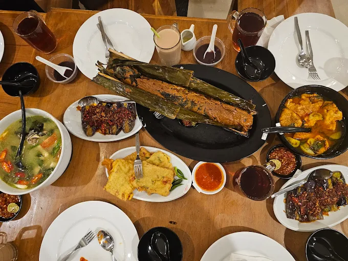 hipwee-Resto keluarga di Jakarta Timur RM. Karimata Taman Mini