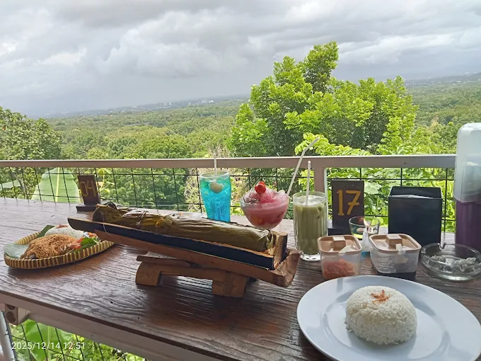 hipwee-Resto keluarga di Jogja Rajaklana Resto