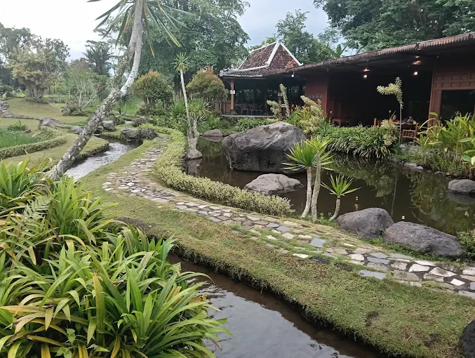 hipwee-Resto keluarga di Jogja Waroeng Watoe Gadjah