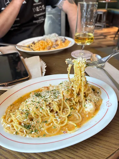 hipwee-Resto keluarga di Semarang Spiegel All Day Bar & Dining