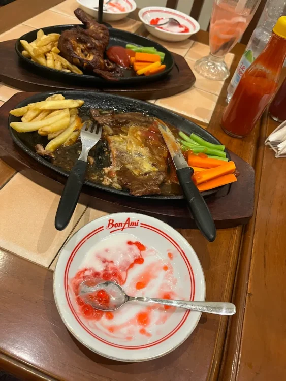 hipwee-Resto keluarga di Surabaya Bon Ami Restaurant Dr. Soetomo