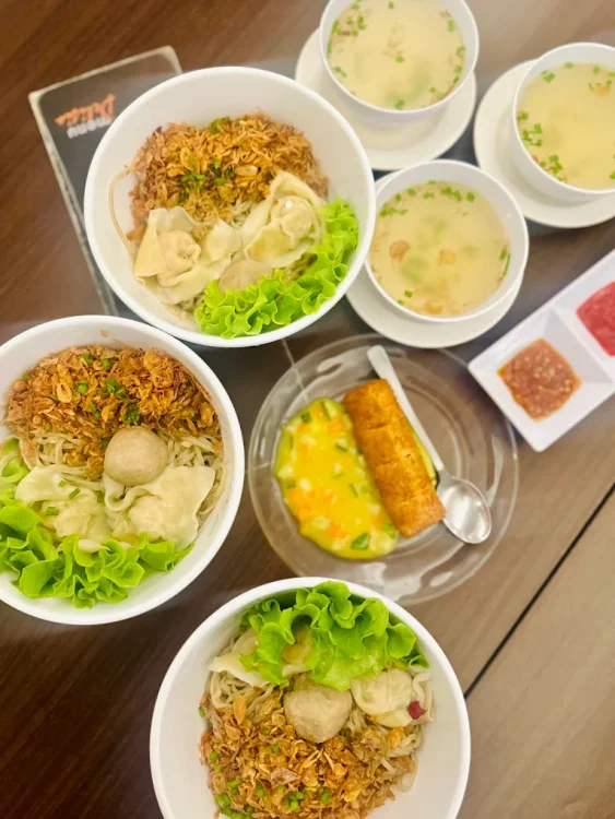 hipwee-Resto keluarga di Surabaya Delisia Bakery & Resto