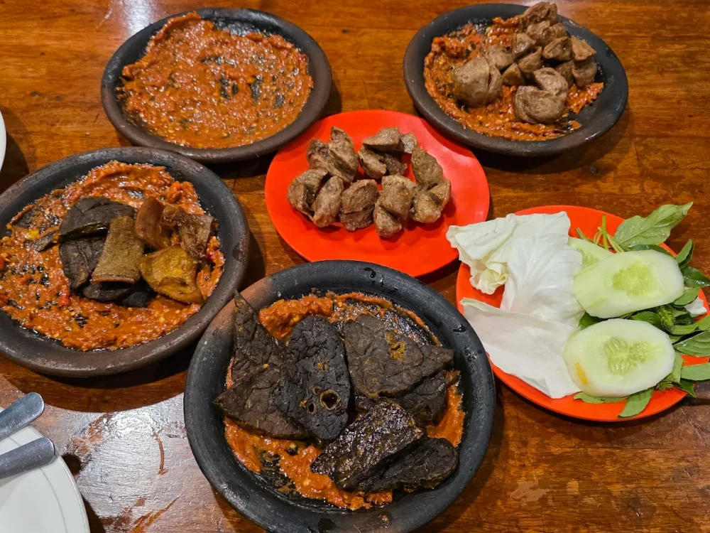 hipwee-Resto keluarga di Surabaya Warung Bu Kris