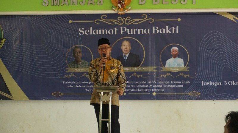 5 Contoh Sambutan Perpisahan Purna Tugas Guru yang Bikin Acara Pelepasan Lebih Berkesan 6 hipwee-Contoh Sambutan Perpisahan Purna Tugas Guru
