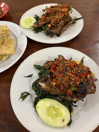 hipwee-Tempat makan di Kebumen Bebek dan Ayam Sari Rasa