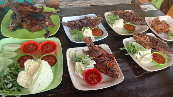hipwee-Tempat makan di Kebumen Resto Lesehan Gendut Taman