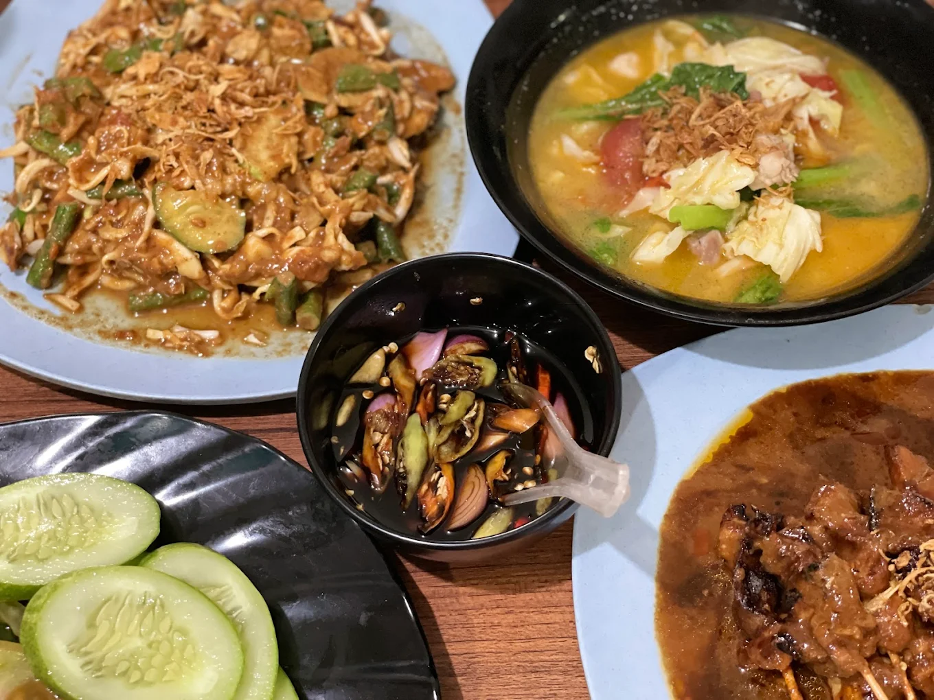 hipwee-Tempat makan di Lembang Sate Kelinci khas Pak Rusli