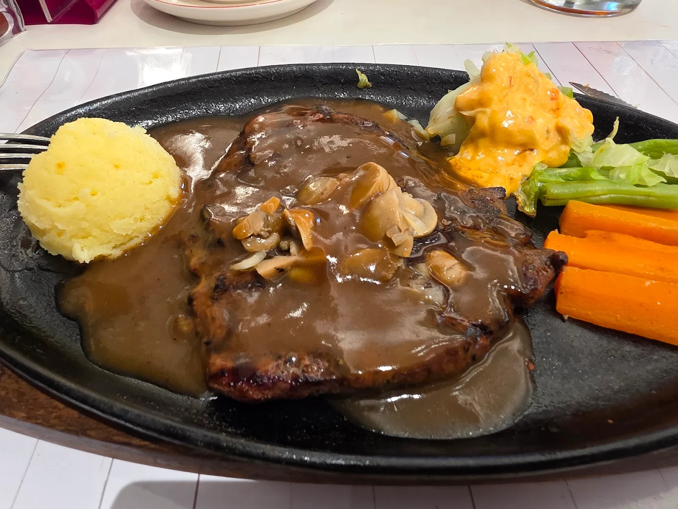 hipwee-Tempat makan di Surabaya Boncafe