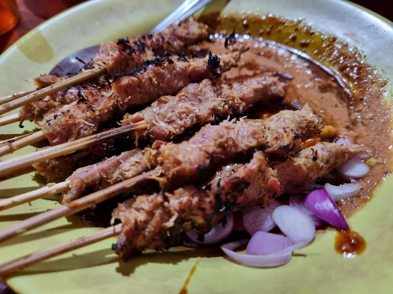 hipwee-Tempat makan di Surabaya Sate Klopo Ondomohen Bu Asih