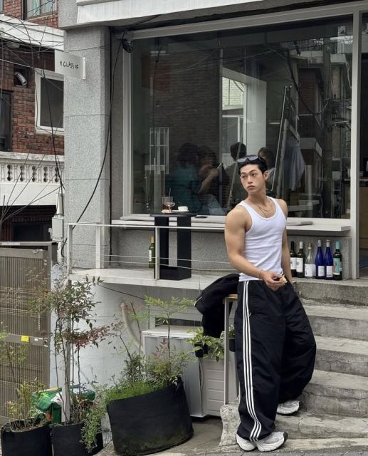 10 Outfit Summer Pria yang Simple dan Nyaman, Meski Cuaca Panas! 16