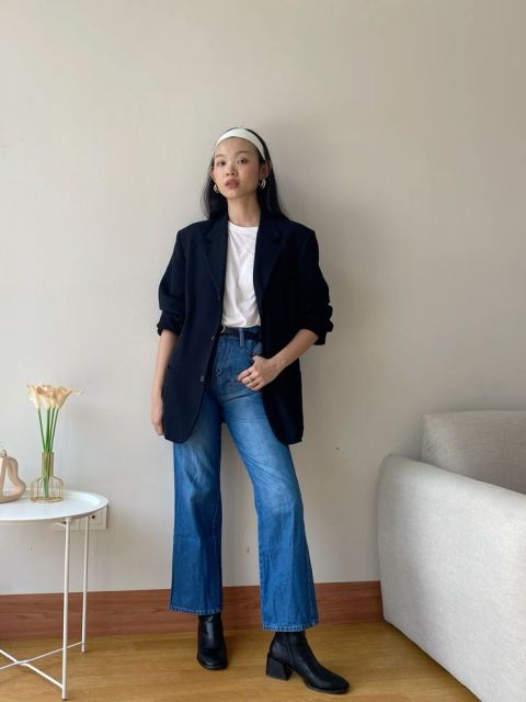 8 Outfit ke Mall Wanita yang Stylish, Tapi Super Nyaman! 13 blazer santai + basic tee + dark jeans