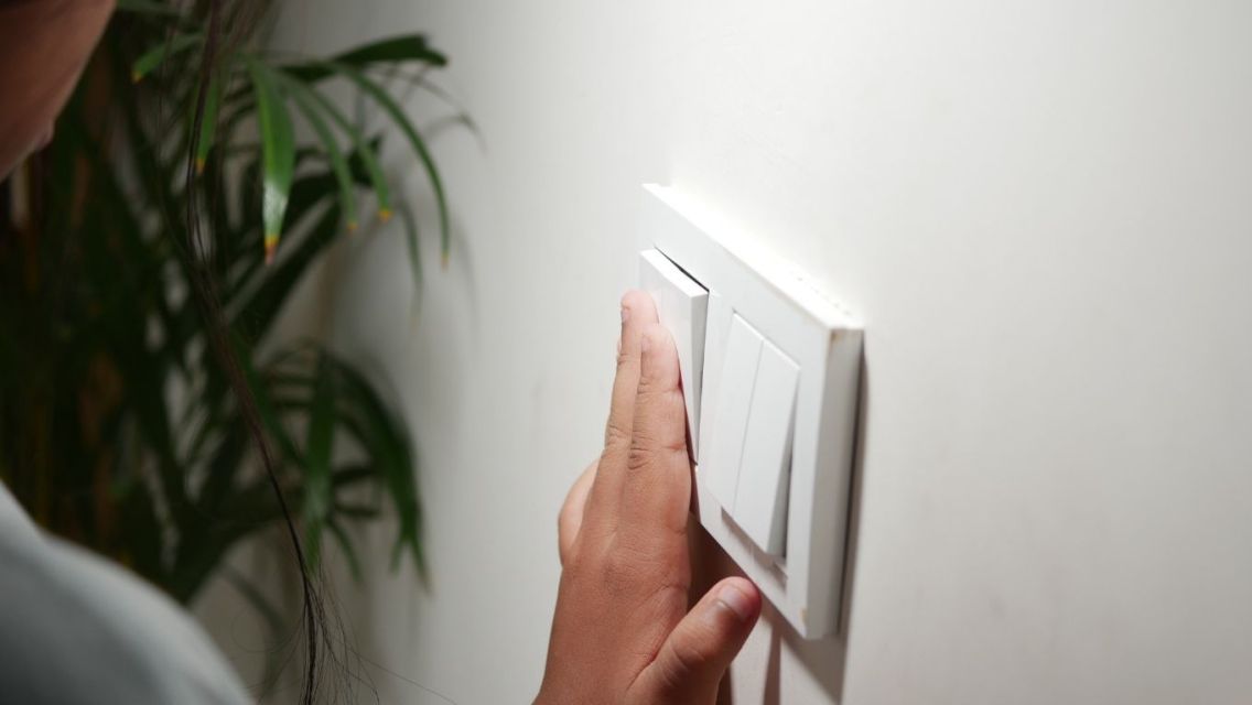 5 Cara Jaga Rumah Tetap Sejuk Tanpa AC Saat Cuaca Panas, Bikin Betah! 10