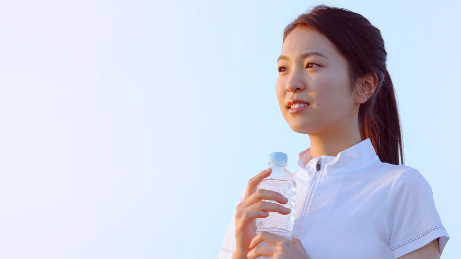 5 Cara Detoks Setelah Lebaran, Biar Badan Kembali Bugar 6 hipwee-detoks setelah lebaran stay hydrate