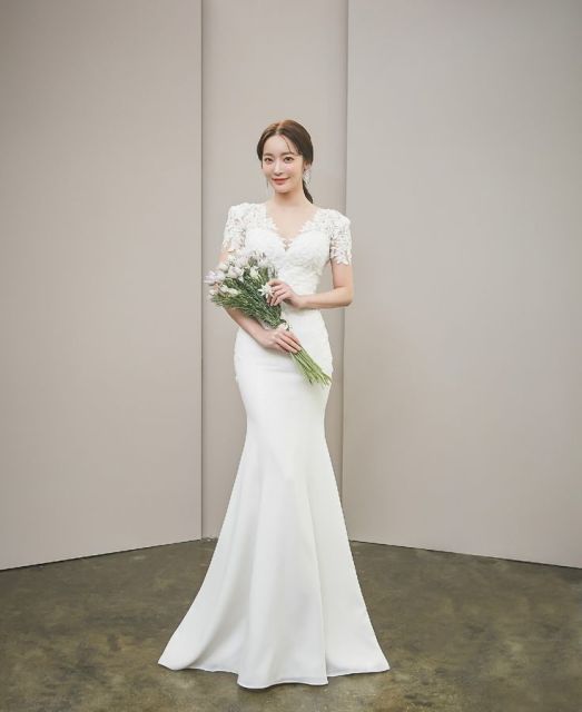10 Inspirasi Gaun Pengantin Korea yang Bikin Kamu Seperti Princess! 13