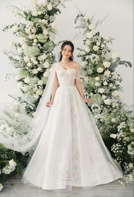 10 Inspirasi Gaun Pengantin Korea yang Bikin Kamu Seperti Princess! 11