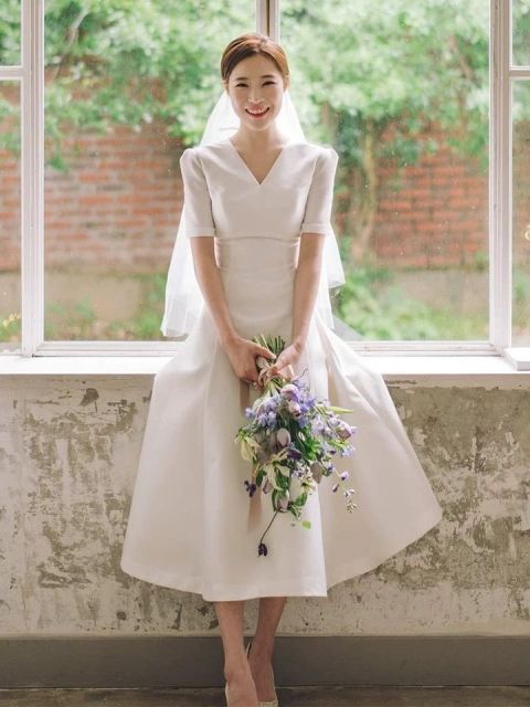 10 Inspirasi Gaun Pengantin Korea yang Bikin Kamu Seperti Princess! 14