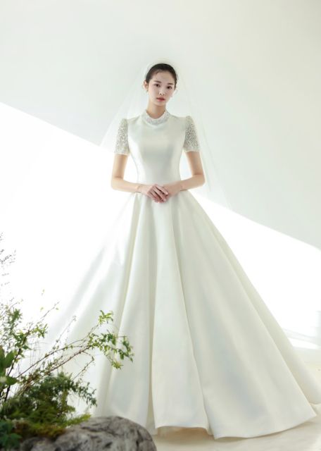 10 Inspirasi Gaun Pengantin Korea yang Bikin Kamu Seperti Princess! 12