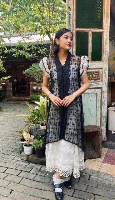 9 Inspirasi Baju Kartini Modern yang Stylish dan Bisa Langsung Kamu Tiru! 14