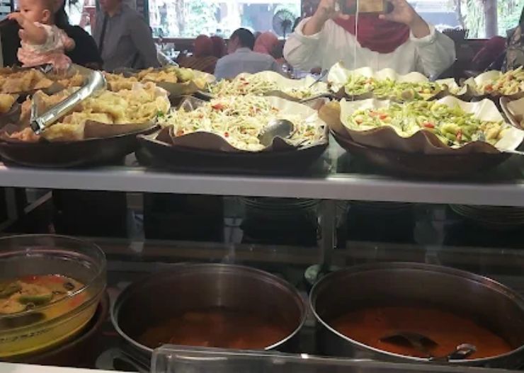 7 Resto Keluarga di Jakarta Selatan yang Enak dan Murah 10 kedai halaman cipete
