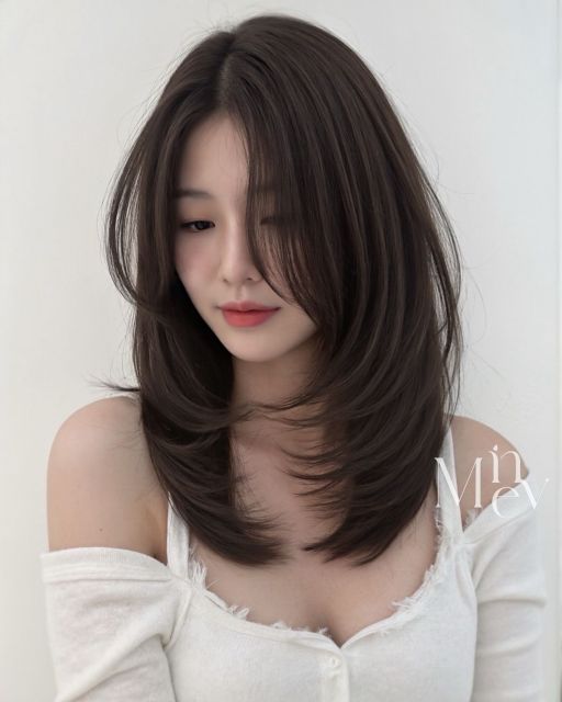 7 Model Rambut Sebahu Kekinian untuk Tampil Lebih Fresh 14 layered medium hair