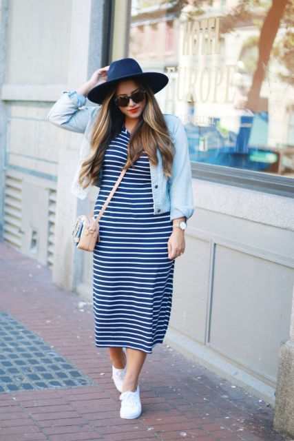 8 Outfit ke Mall Wanita yang Stylish, Tapi Super Nyaman! 12 midi dress rajut + outer ringan + sneakers